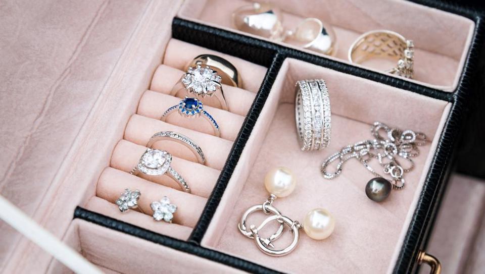 Bảo quản trang sức trong hộp