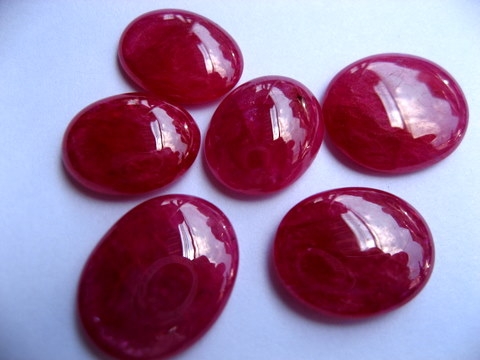 Ruby là 1 loại đá quý hiếm có giá trị rất lớn 