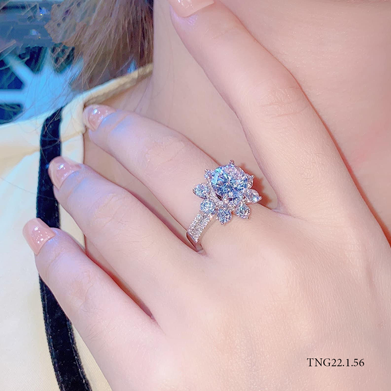 Nhẫn nữ Platin đính Kim cương