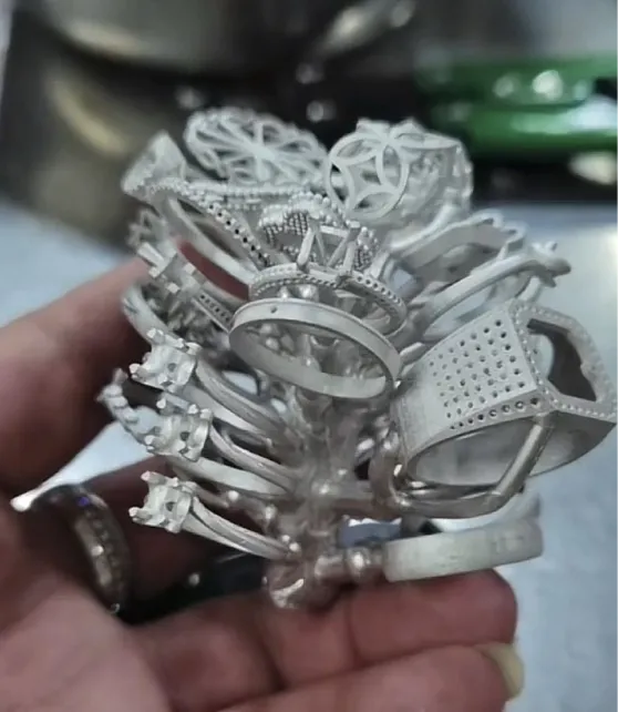 đúc ly tâm trang sức