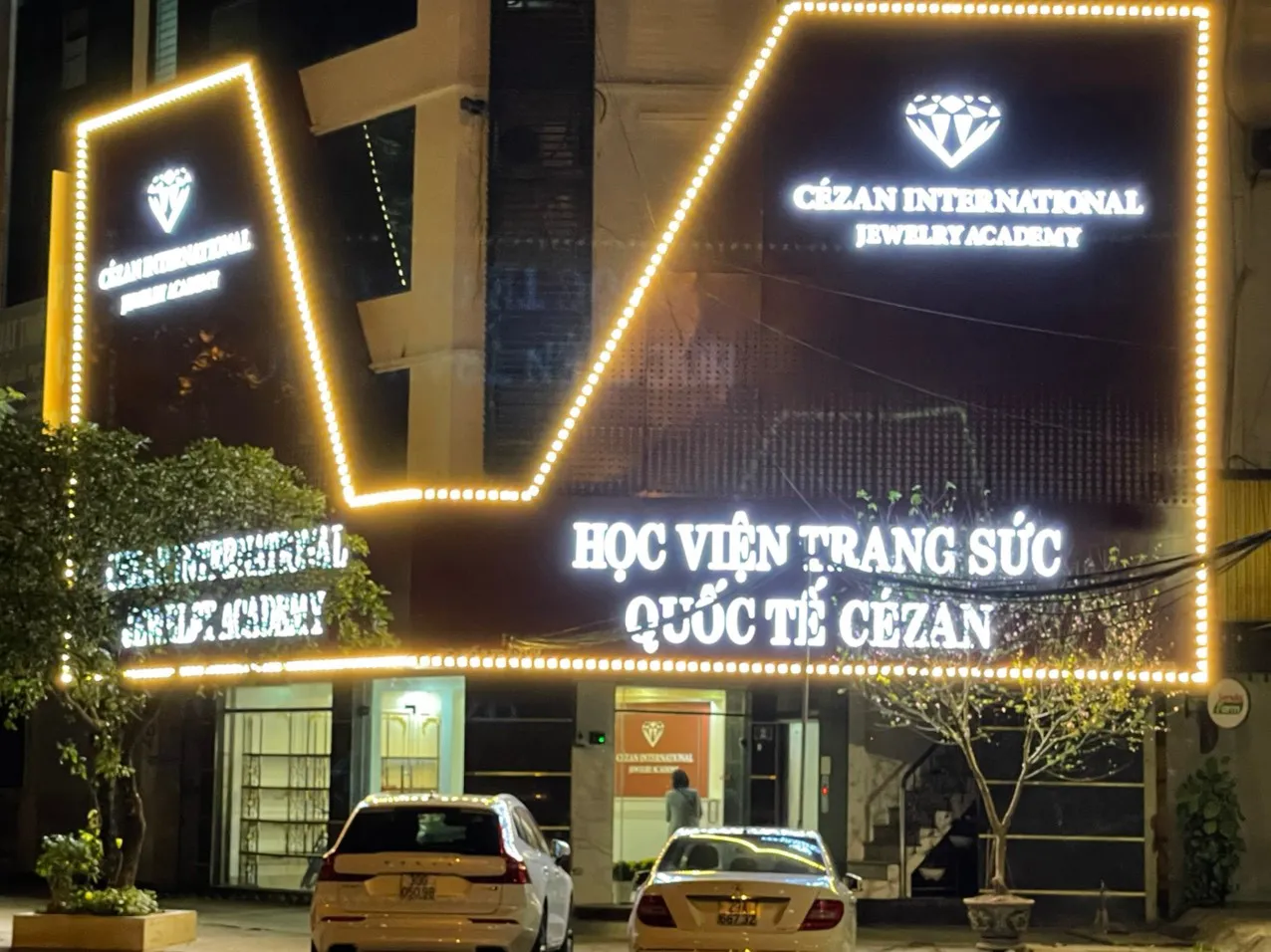 Phát Triển Bộ Sưu Tập Trang Sức: Tư Duy Sáng Tạo