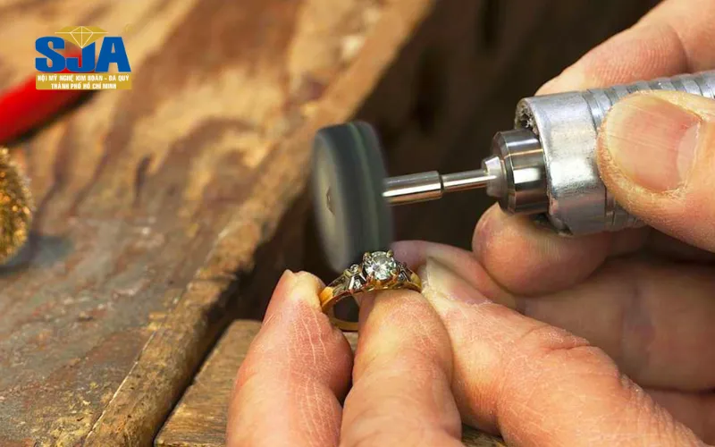 Đánh Bóng Vàng Bạc: Tái Mạ Rhodium Trang Sức Cũ