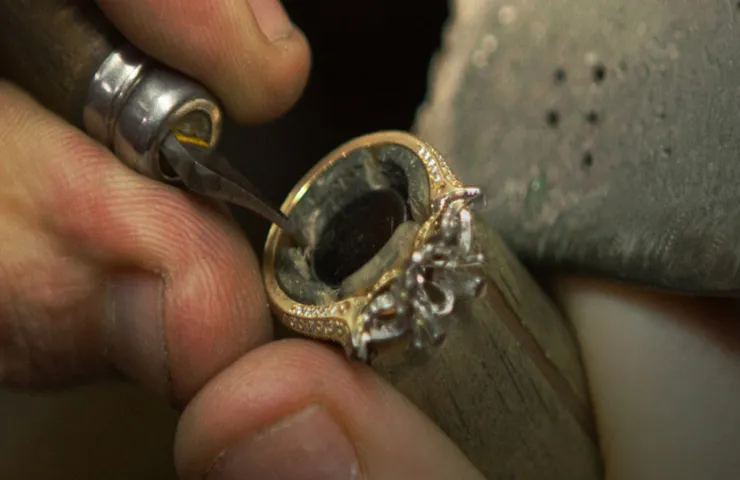 Phân Tích Báo Giá Gia Công Vàng: Đánh Giá Xưởng Đúc