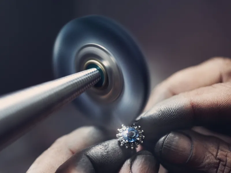 Đánh Bóng Trang Sức: Tạo Độ Sáng Gương Hoàn Hảo