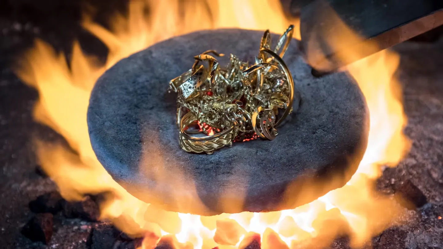 Tái Chế Vàng Bạc: Giảm Lãng Phí và Tài Chính