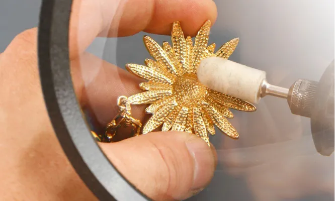 Hợp Kim Vàng: Màu Sắc, Độ Cứng và Niken