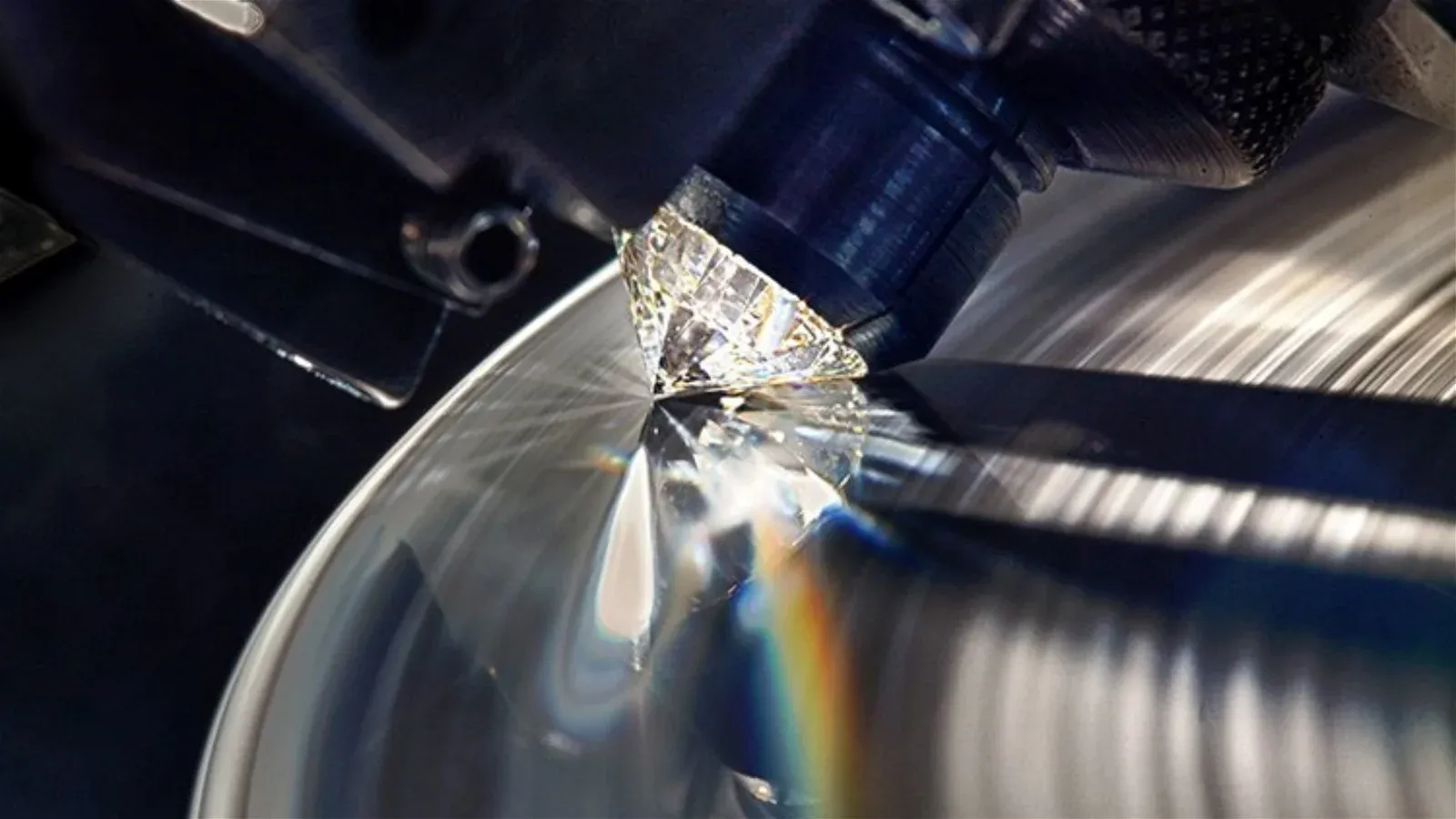 Chế Tác Trang Sức - Từ Thô Đến Hoàn Thiện