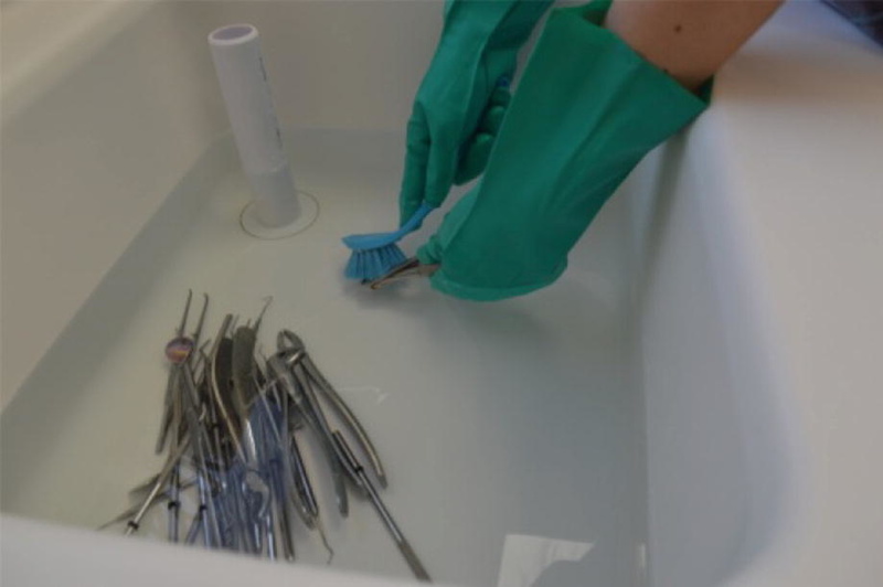 Tìm hiểu quy trình vô trùng dụng cụ nha khoa đạt tiêu chuẩn Quốc Tế