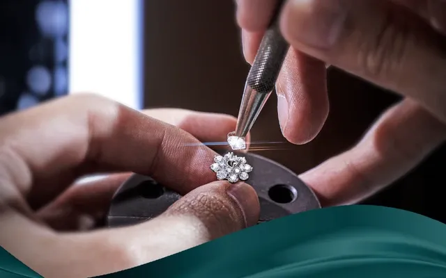 Thu Nhập Thợ Kim Hoàn: Kinh Nghiệm 1 Năm Kiếm Bao Nhiêu?