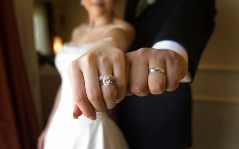 NHẪN CƯỚI BẠCH KIM: SỰ LỰA CHỌN PHÙ HỢP CHO TÌNH YÊU VĨNH CỬU KHÔNG BAO GIỜ NGẢ MÀU