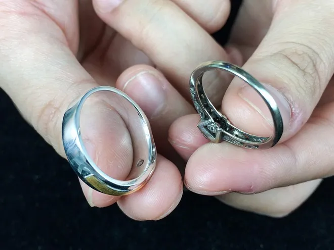 Tại sao nhẫn cưới vàng 10k lại nhanh bị đen da tay hơn vàng 18k?