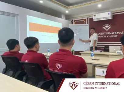 Tự mở xưởng sau khi học nghề kim hoàn