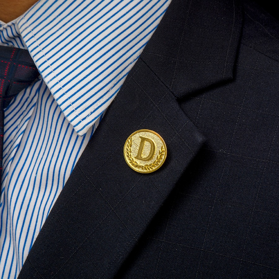 Ý NGHĨA CỦA LOGO VÀNG CÀI ÁO LÀ GÌ?